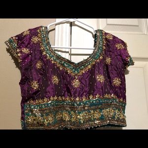 Choli saree with hevy wrk on.